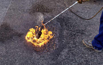 Cwrtnewydd flat roofing repairs